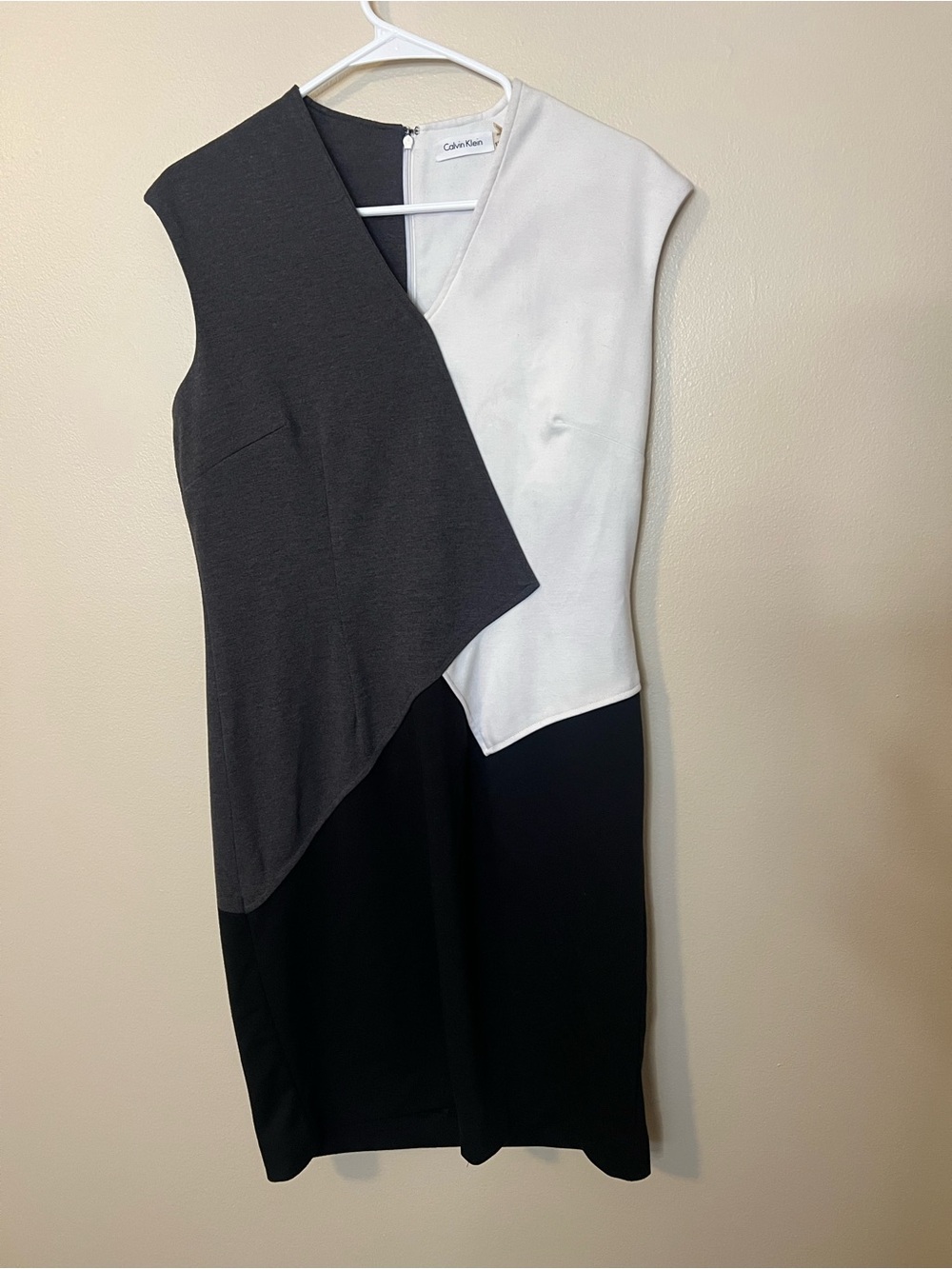 Calvin Klein Sleeveless Black And White Panel Color Block Sheath Dress